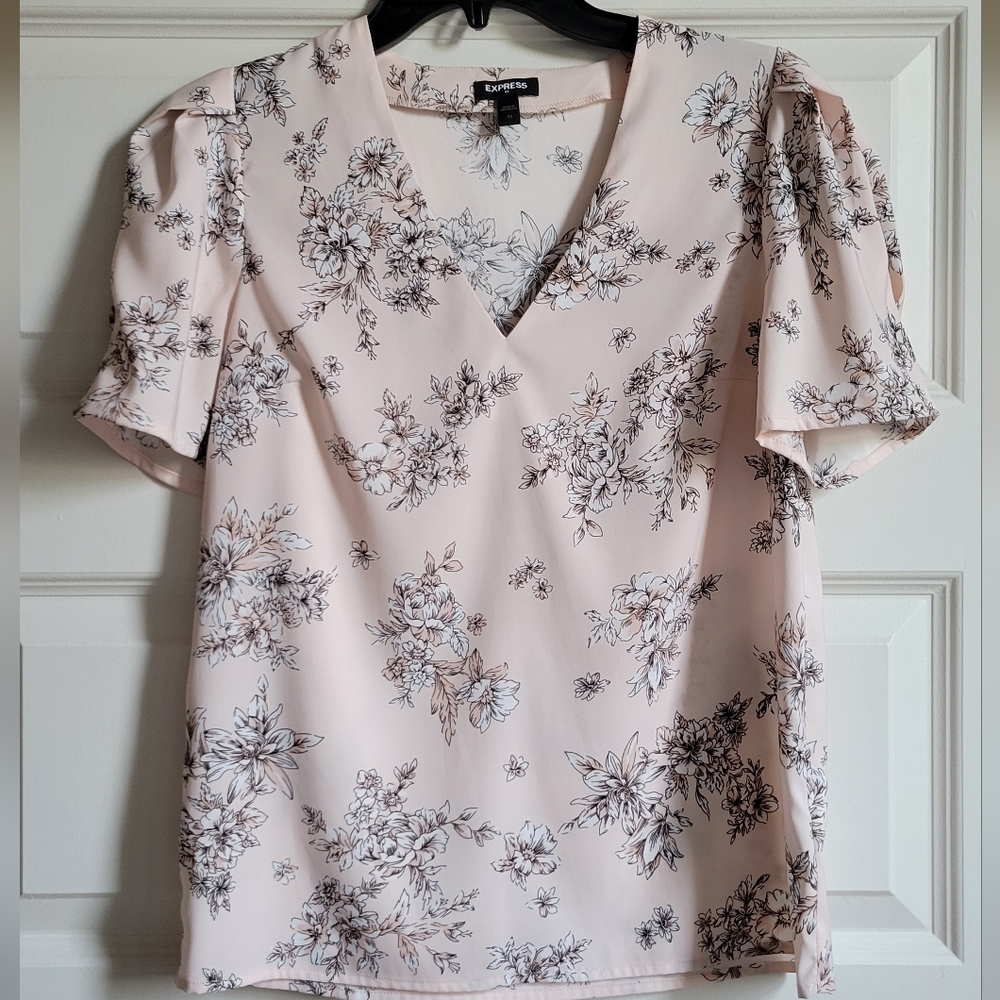 Express Women's Pink Floral Top